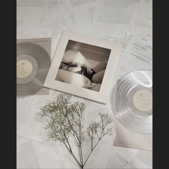 TAYLOR SWIFT TORCHED POETS & ERAS TOUR BOOK BOTH NWT SEALED BUNDLE - Picture 6 of 9